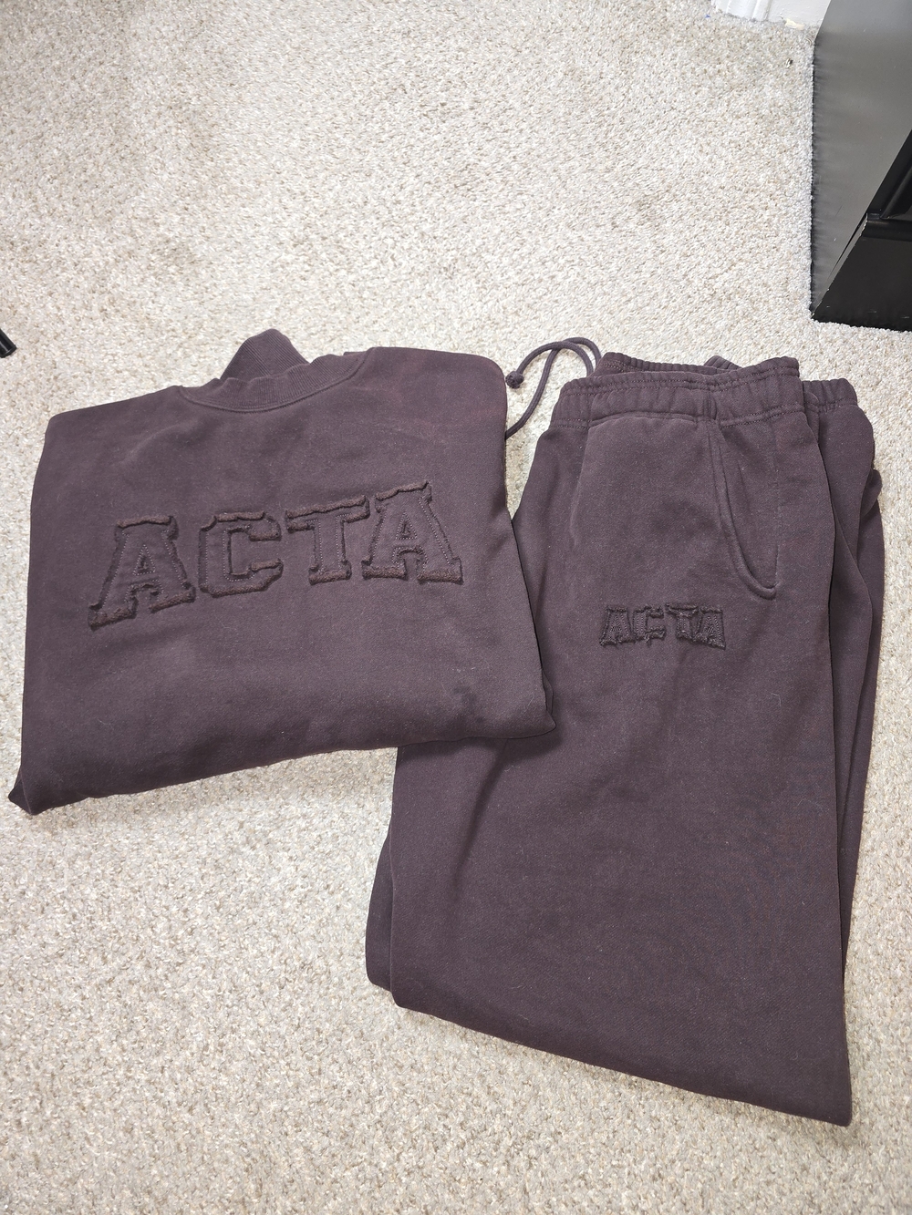 ACTA Women's Embroidered Sweatshirt and Joggers Set - Brown Size XL